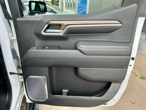 Used 2022 Chevrolet Silverado 1500 High Country w/ Technology Package image 35