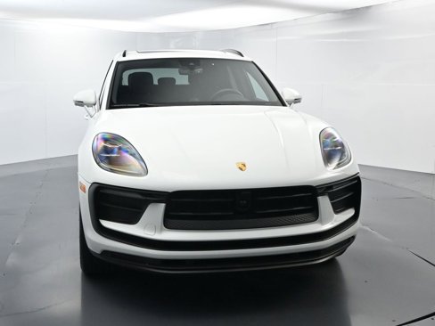 Certified 2025 Porsche Macan image 17