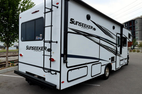 Used 2022 Ford E-450 and Econoline 450 Super Duty w/ Motorhome Prep Package image 29