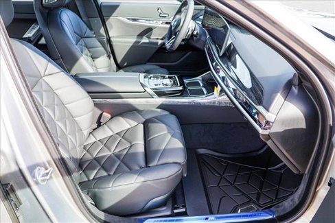 Used 2025 BMW 740i xDrive image 26