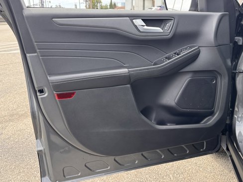 Used 2025 Ford Escape SE image 16