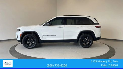 Used 2023 Jeep Grand Cherokee Limited w/ Black Appearance Package image 4