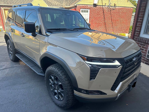 Used 2025 Lexus GX 550 image 4