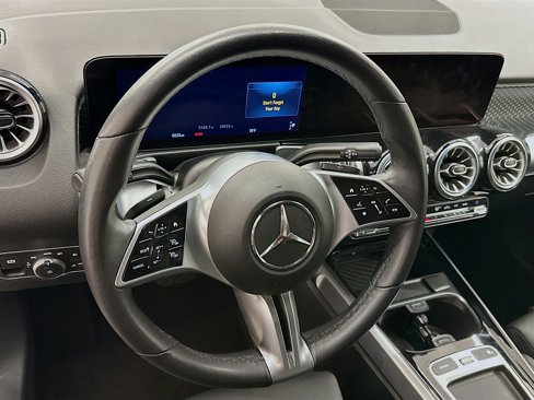 Used 2025 Mercedes-Benz GLB 250 4MATIC image 18