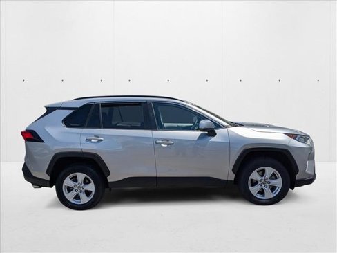 Used 2021 Toyota RAV4 XLE image 4