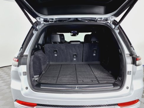 Used 2024 Jeep Grand Cherokee Summit w/ Luxury Tech Group V image 8