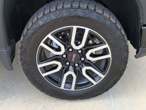 Used 2024 GMC Sierra 1500 AT4 w/ Technology Package image 29