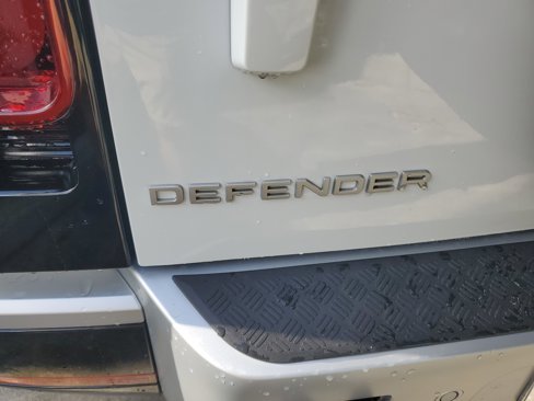 Used 2025 Land Rover Defender 110 S image 6