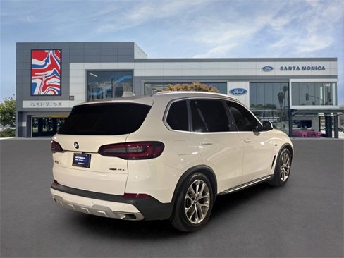 Used 2023 BMW X5 xDrive45e image 3