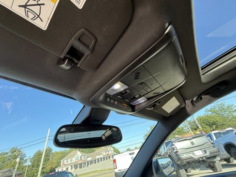 Used 2018 Chevrolet Equinox Premier image 24