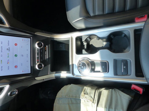 Used 2024 Ford Edge SEL image 32
