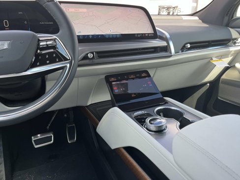 New 2026 Cadillac Vistiq Sport image 15