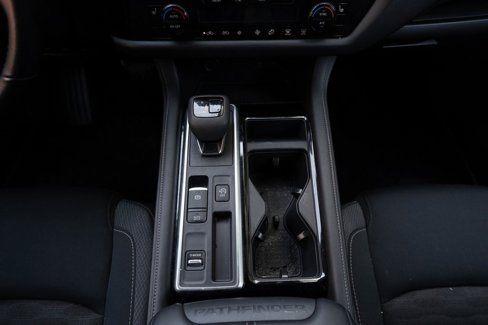 Used 2024 Nissan Pathfinder SV image 30