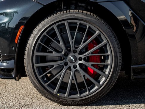 Used 2025 Aston Martin DBX 707 image 4