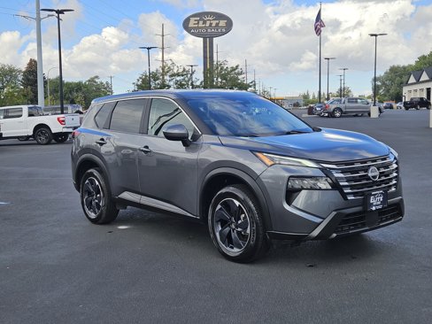 Used 2024 Nissan Rogue SV image 3