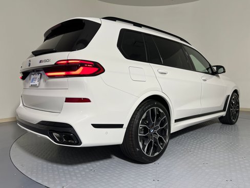 New 2026 BMW X7 M60i image 9