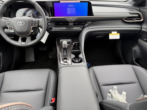 New 2025 Toyota Crown Platinum image 9