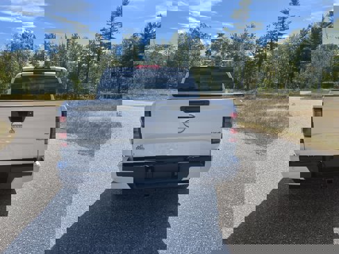 New 2025 Nissan Frontier SV w/ SV Convenience Package image 15