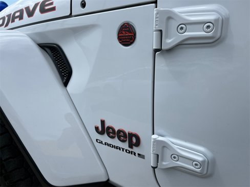 Used 2023 Jeep Gladiator Mojave w/ Cold Weather Group image 27