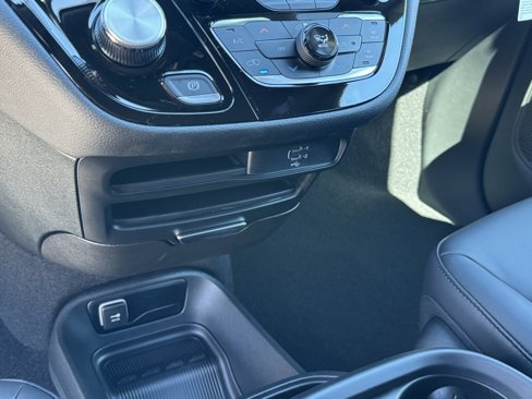 New 2026 Chrysler Pacifica Select w/ S Appearance Package image 18