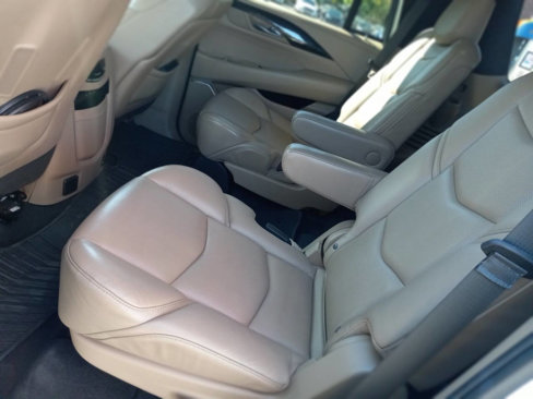 Used 2020 Cadillac Escalade Platinum image 10
