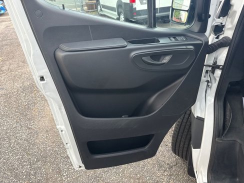 Used 2021 Mercedes-Benz Sprinter 2500 image 13