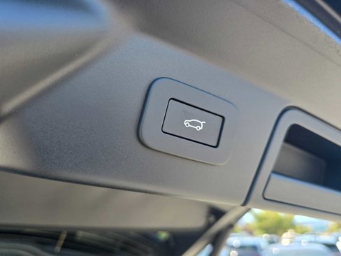 Used 2026 Land Rover Range Rover Velar Dynamic SE image 18