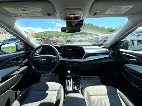 Used 2025 Chevrolet Trax LT image 28