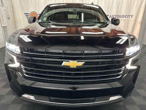 Used 2024 Chevrolet Suburban LT image 3