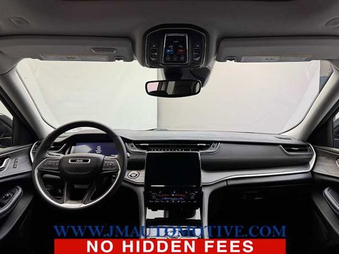 Used 2023 Jeep Grand Cherokee L Limited image 12