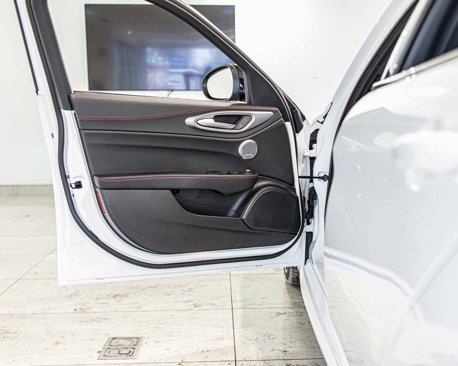 New 2025 Alfa Romeo Giulia AWD image 33