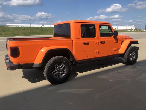 Used 2025 Jeep Gladiator Mojave w/ Convenience Group image 4