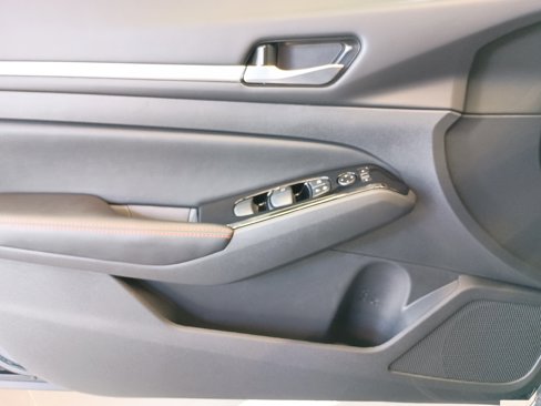 New 2025 Nissan Altima 2.5 SR image 23