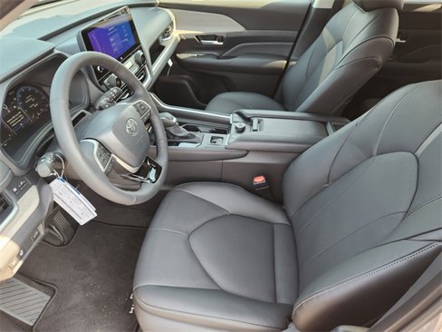 New 2025 Toyota Grand Highlander AWD image 9