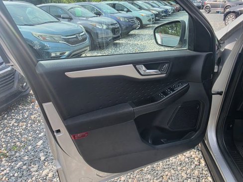 Used 2020 Ford Escape SE image 11