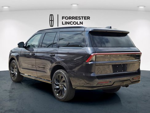 New 2025 Lincoln Navigator Reserve image 5