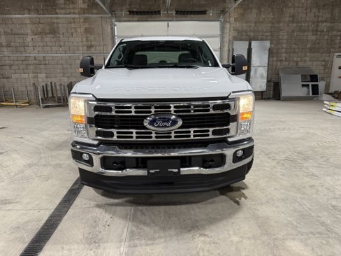 Used 2024 Ford F250 XLT image 2