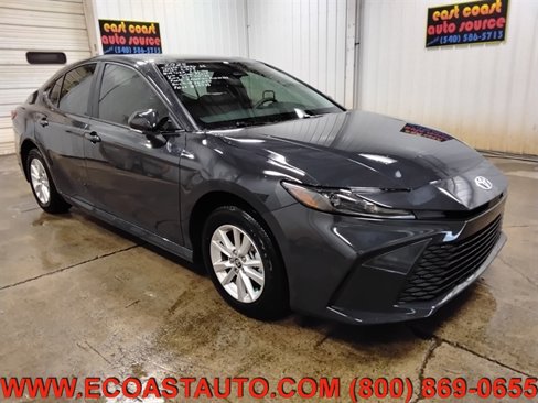 Used 2025 Toyota Camry XSE image 1