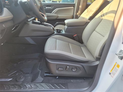 New 2026 Chevrolet Colorado ZR2 image 9