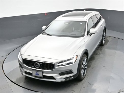 Used 2024 Volvo V90 B6 Cross Country Ultimate image 46