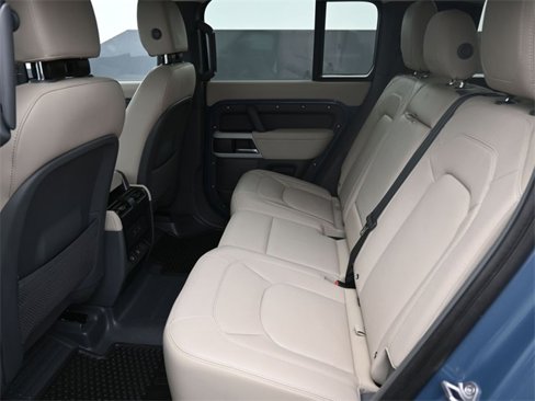 Used 2024 Land Rover Defender 110 S image 12
