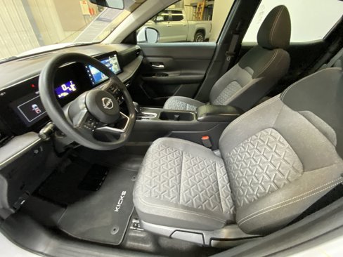 Used 2025 Nissan Kicks SV image 21