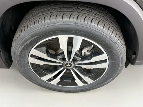 Used 2025 Mercedes-Benz GLB 250 4MATIC image 11