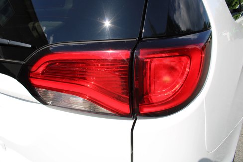 Used 2020 Chrysler Pacifica Limited image 24