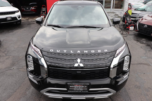 Used 2024 Mitsubishi Outlander 4WD Plug-In Hybrid image 9
