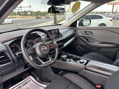 Used 2023 Nissan Rogue S image 11