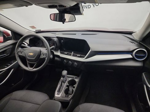 Used 2025 Chevrolet Trax LS w/ LS Convenience Package image 23