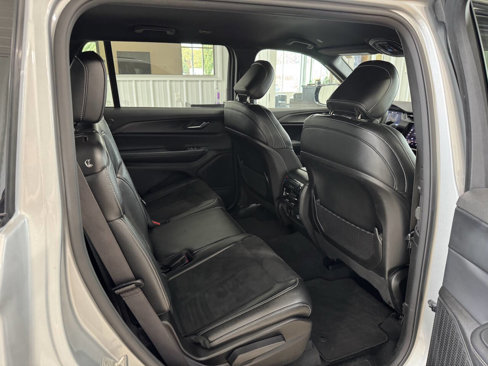 Used 2024 Jeep Grand Cherokee L Laredo image 35