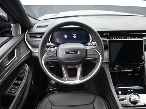 New 2025 Jeep Grand Cherokee Limited image 18