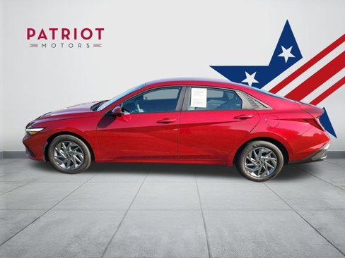 Certified 2024 Hyundai Elantra SEL image 2